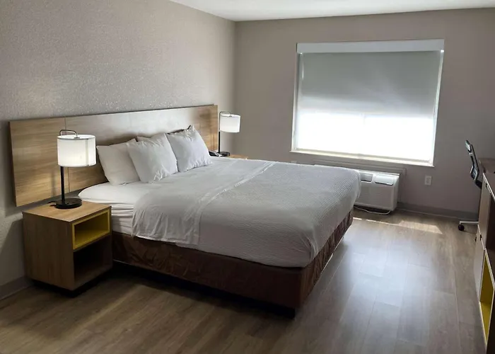 Days Inn By Wyndham Dallas Garland West