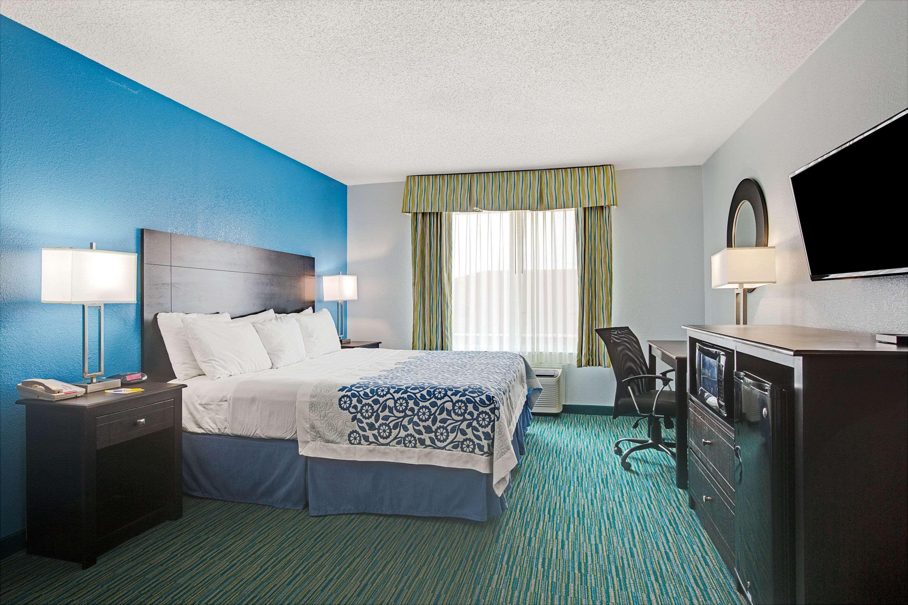 Days By Wyndham Dallas West