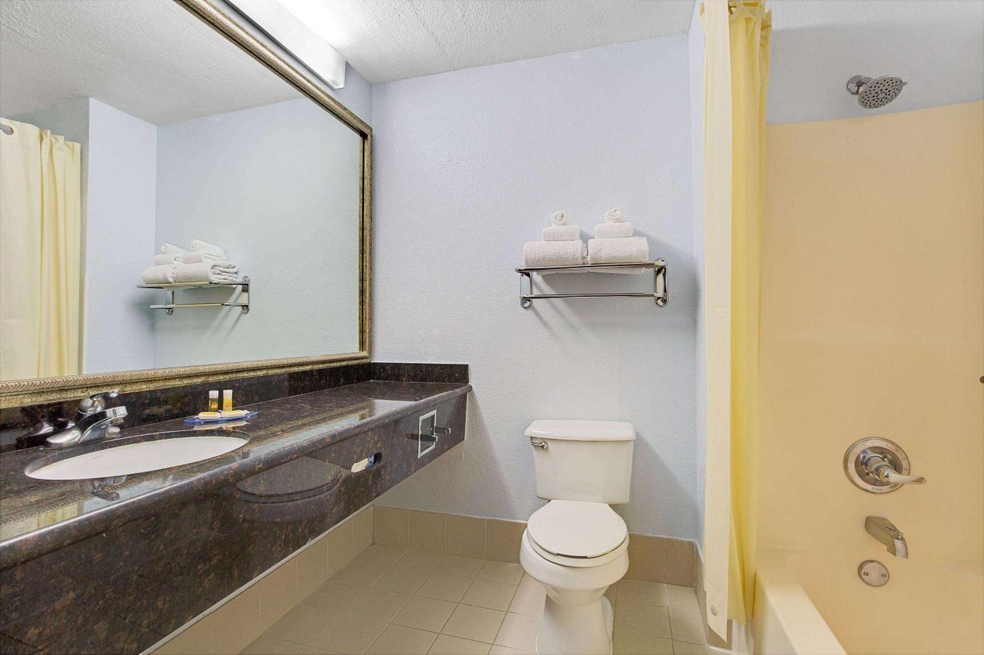Hotel Days By Wyndham Dallas West Garland