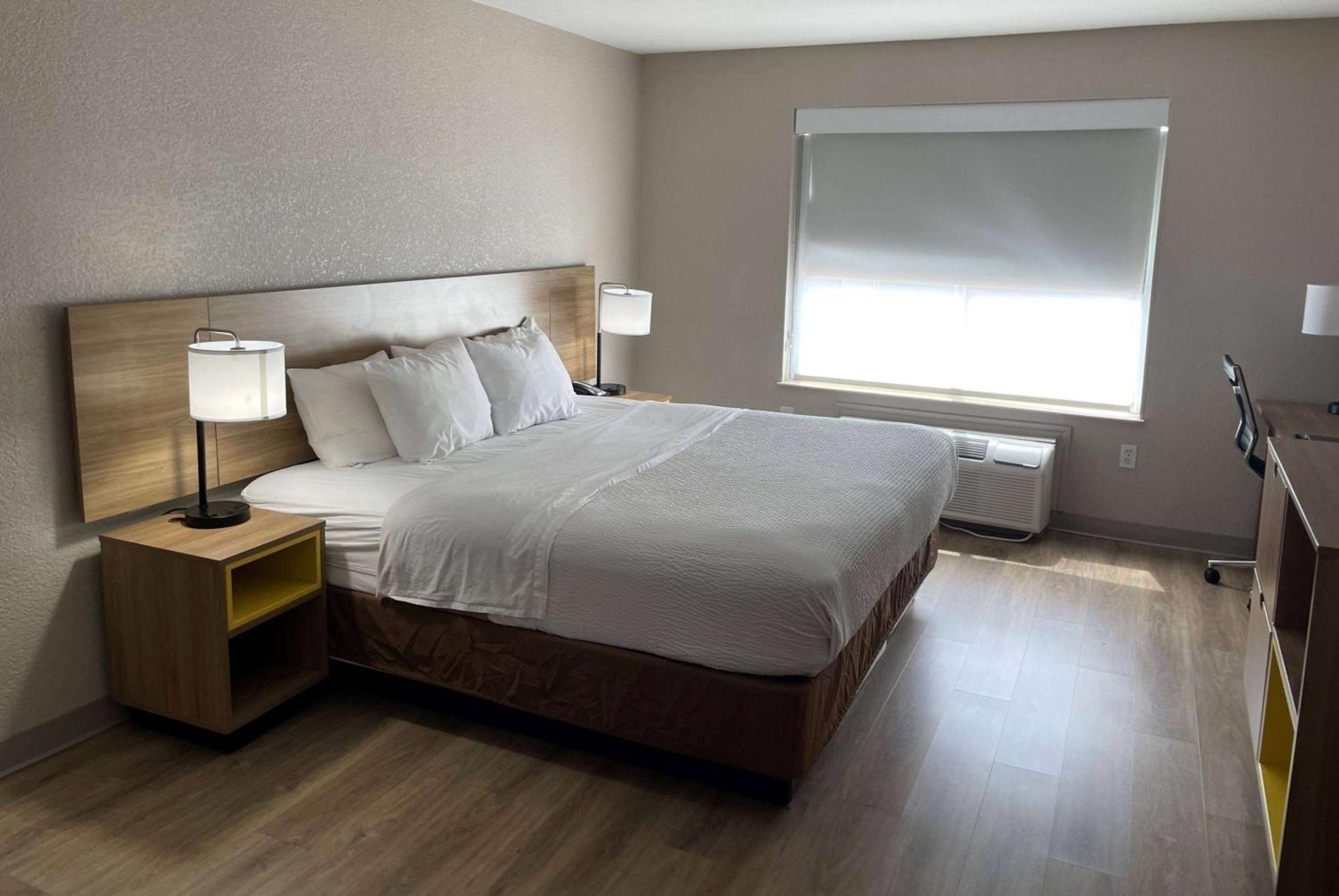 Days By Wyndham Dallas West Hotel Garland