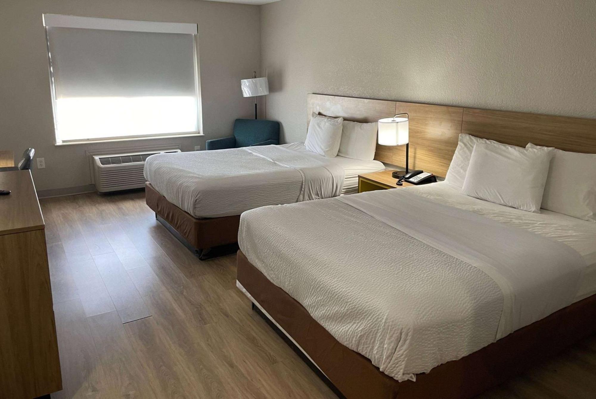 Days By Wyndham Dallas West Hotel