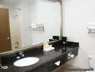 Hotel Days By Wyndham Dallas West