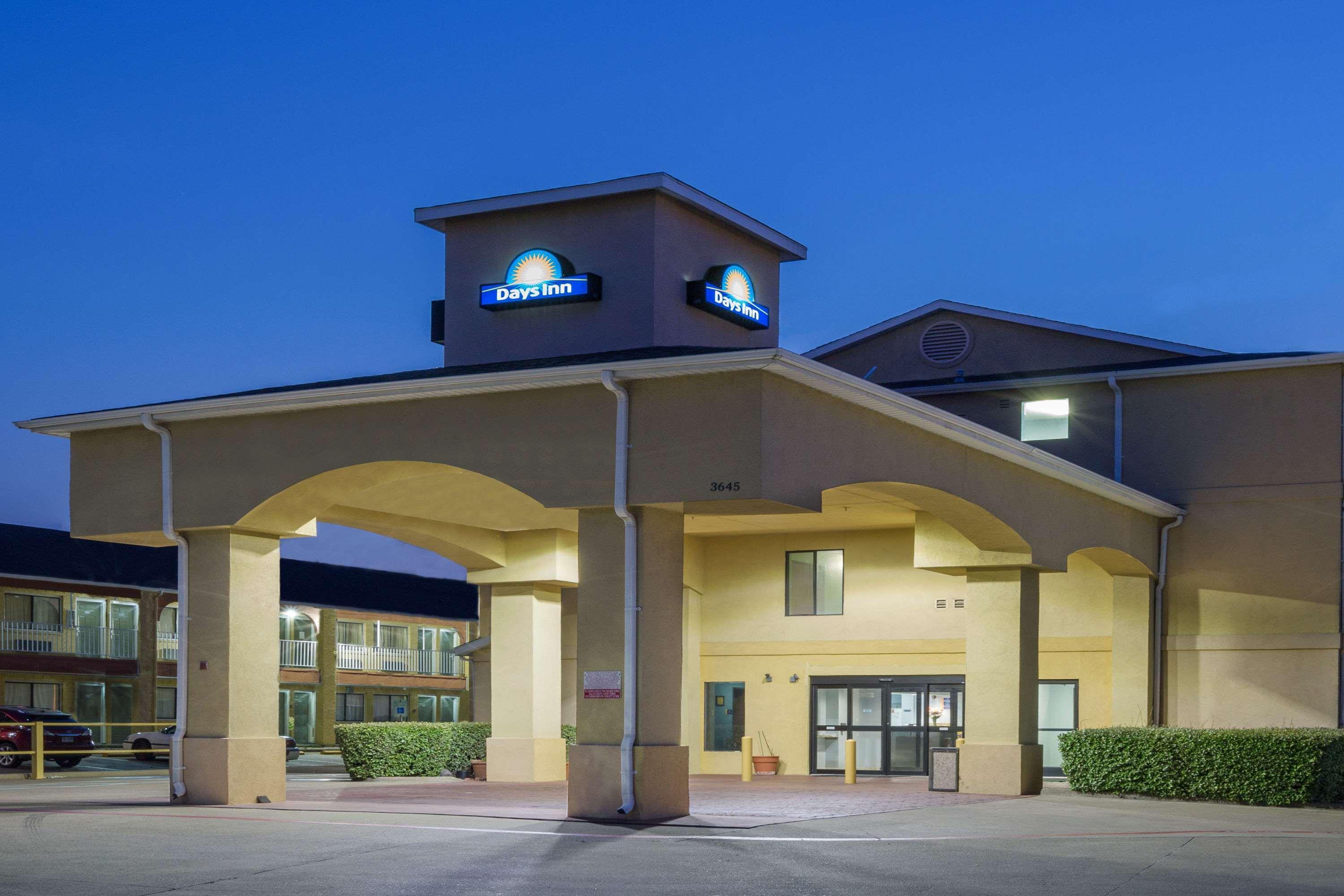 Days By Wyndham Dallas West Hotel 2*