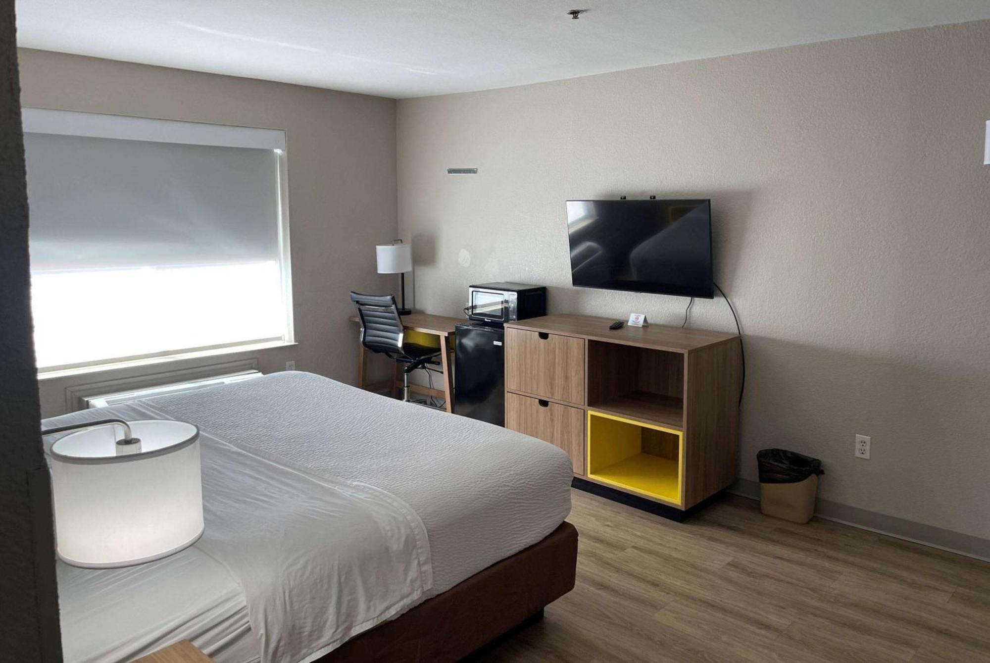 Days By Wyndham Dallas West 2* Garland